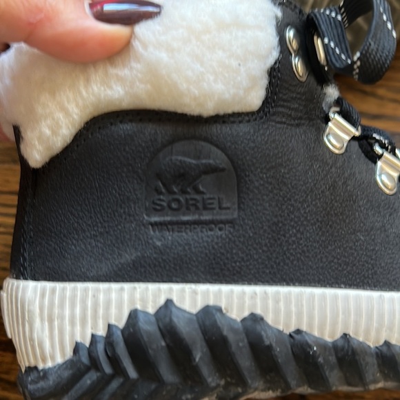 Sorel Waterproof Faux Fur Lined Boot Size 6 - Picture 11 of 12